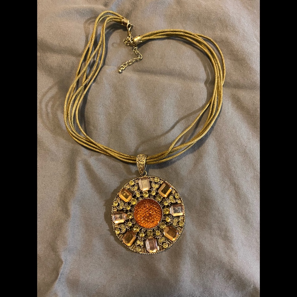 Necklace with multicolored jeweled pendant